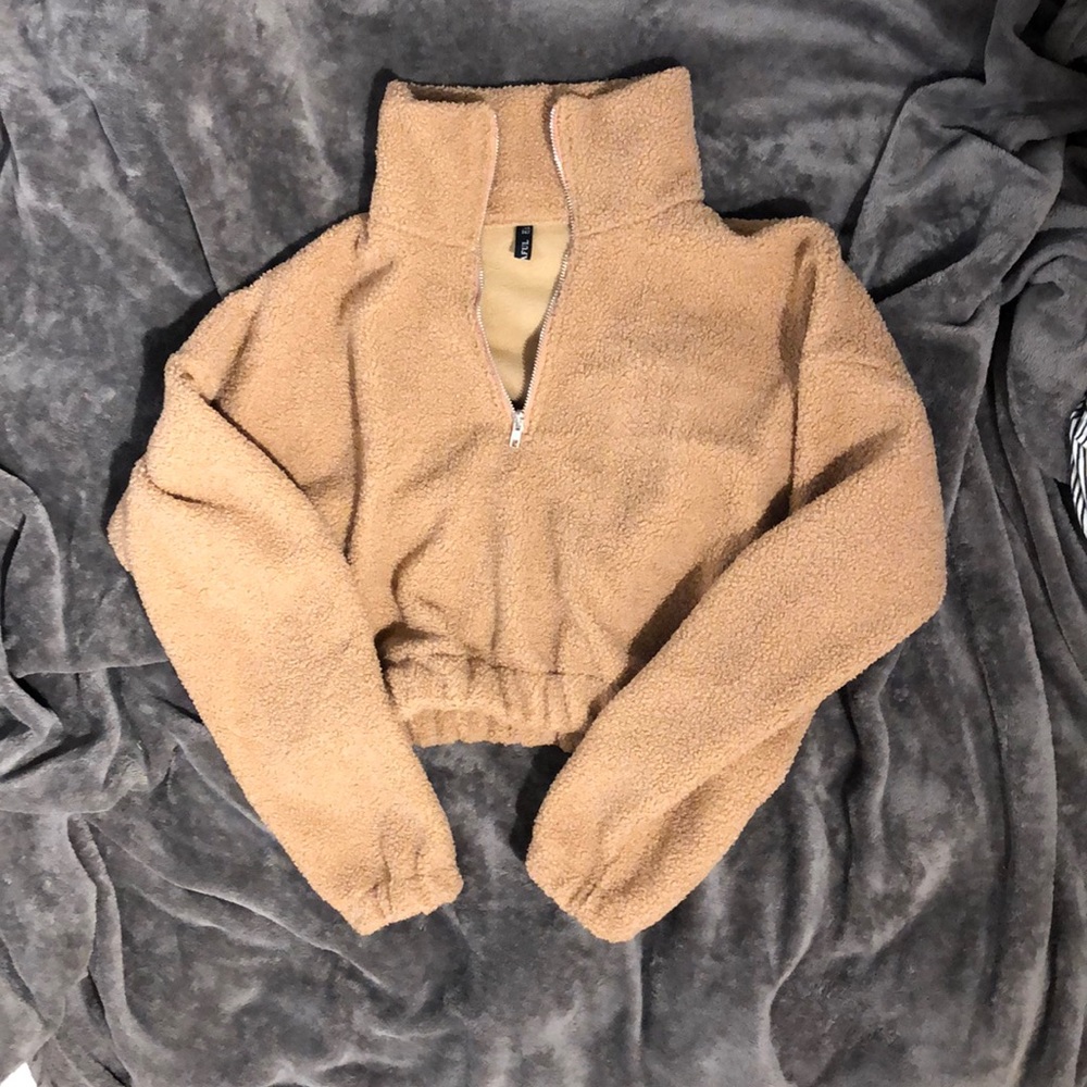 Cropped fuzzy sweatshirt 3/4 zip